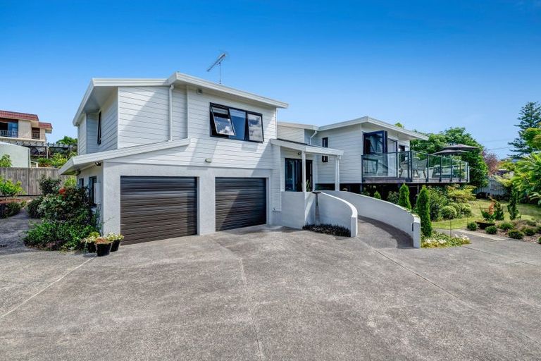 Photo of property in 6 Crown Road, Tindalls Beach, Whangaparaoa, 0930