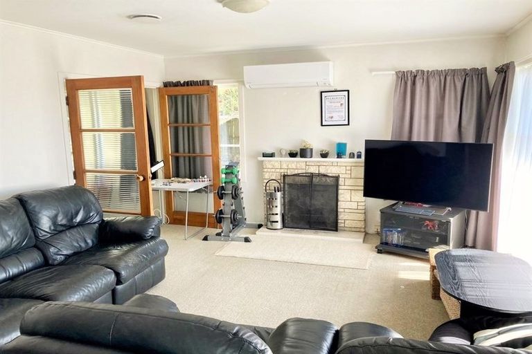 Photo of property in 93 Roberts Road, Te Atatu South, Auckland, 0610