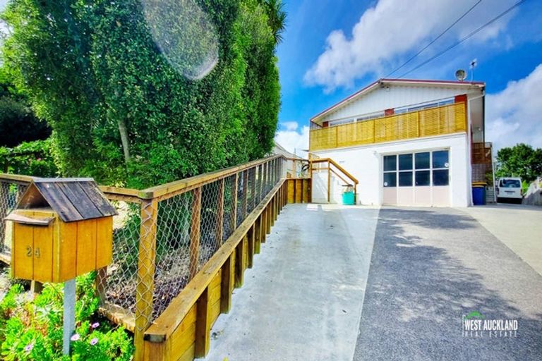 Photo of property in 24 Sherwood Avenue, Te Atatu South, Auckland, 0610