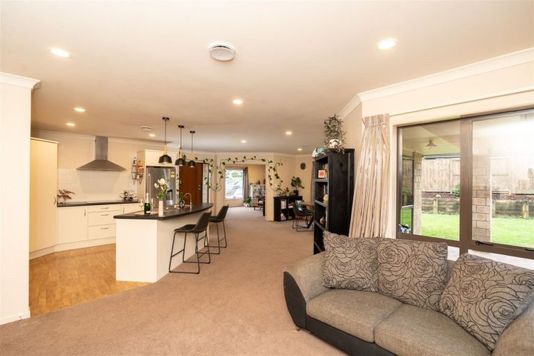 Photo of property in 4 Sharaleigh Place, Grandview Heights, Hamilton, 3200