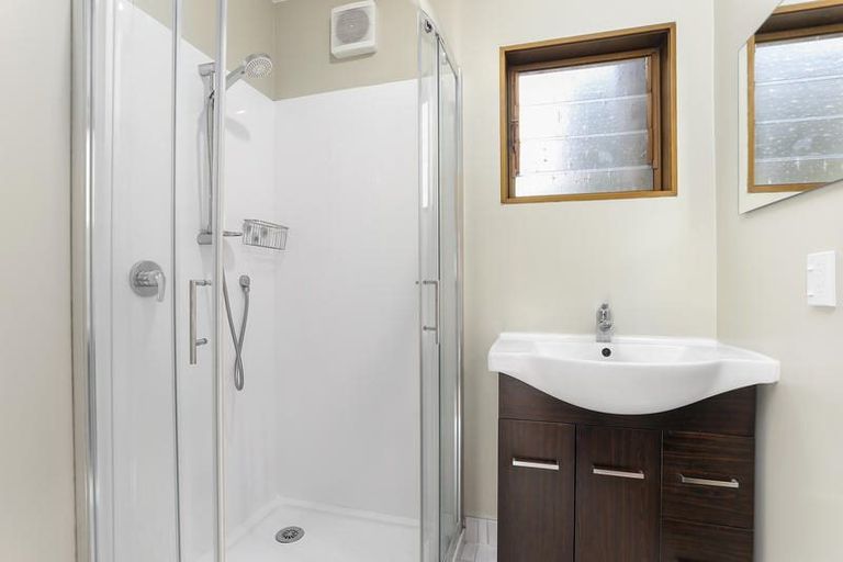 Photo of property in 114 Mountain Road, Henderson Valley, Auckland, 0612