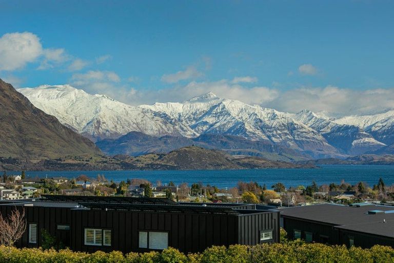 Photo of property in 15 The Heights Avenue, Wanaka, 9305