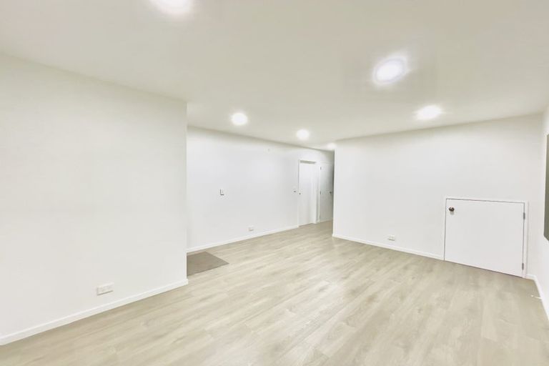 Photo of property in 32 Spalding Rise, Golflands, Auckland, 2013