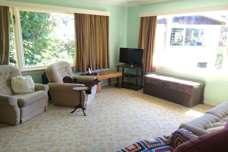 Photo of property in 1 Hellyer Street, Macandrew Bay, Dunedin, 9014