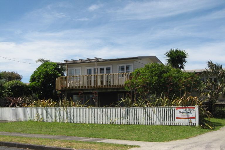Photo of property in 11a Crispe Road, Clarks Beach, 2122
