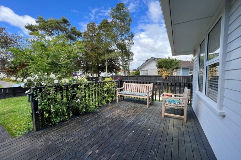 Photo of property in 82 Glen Marine Parade, Glendene, Auckland, 0602