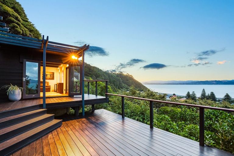 Photo of property in 11 Karaka Street, Eastbourne, Lower Hutt, 5013