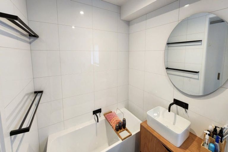 Photo of property in 6a Donnelly Street, Oakura, 4314