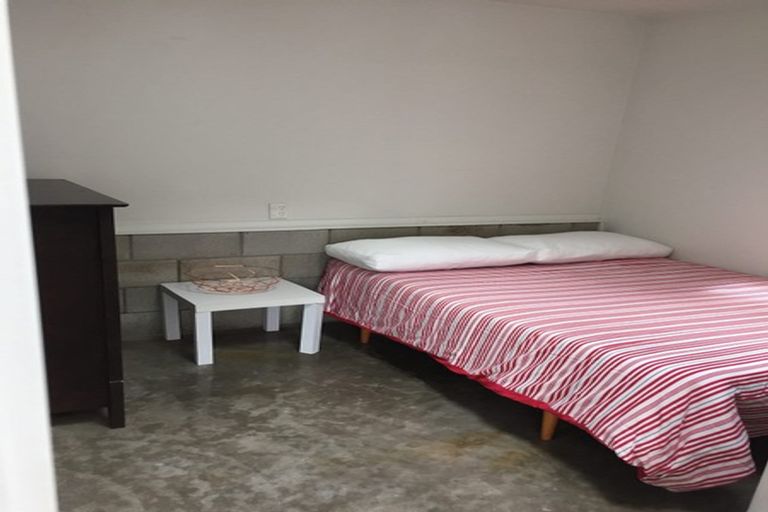 Photo of property in 5 Don Croot Street, Morningside, Auckland, 1021