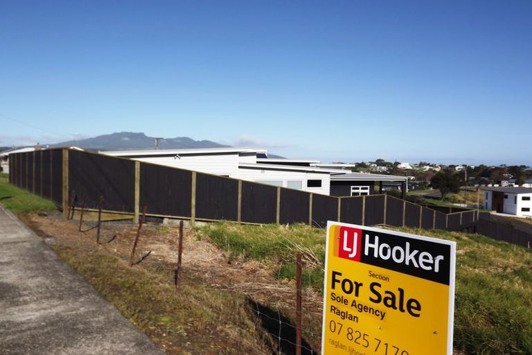 Photo of property in 23 Manukau Road, Raglan, 3225