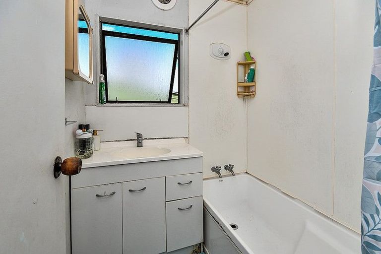 Photo of property in 2/12 Olive Crescent, Papatoetoe, Auckland, 2025