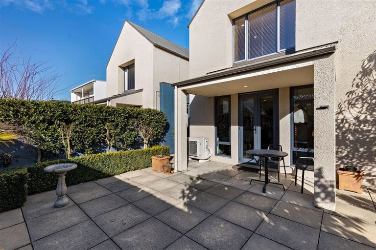 Photo of property in 77 Holly Road, St Albans, Christchurch, 8014