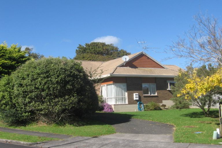 Photo of property in 9 Lochend Place, Highland Park, Auckland, 2010