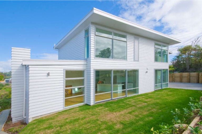 Photo of property in 703 East Coast Road, Browns Bay, Auckland, 0630