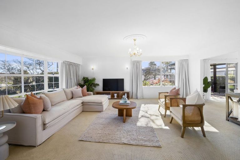 Photo of property in 293 Mangorei Road, Merrilands, New Plymouth, 4312