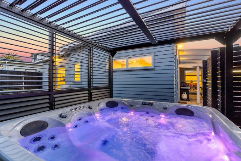 Photo of property in 15 Taikura Avenue, Red Beach, 0932