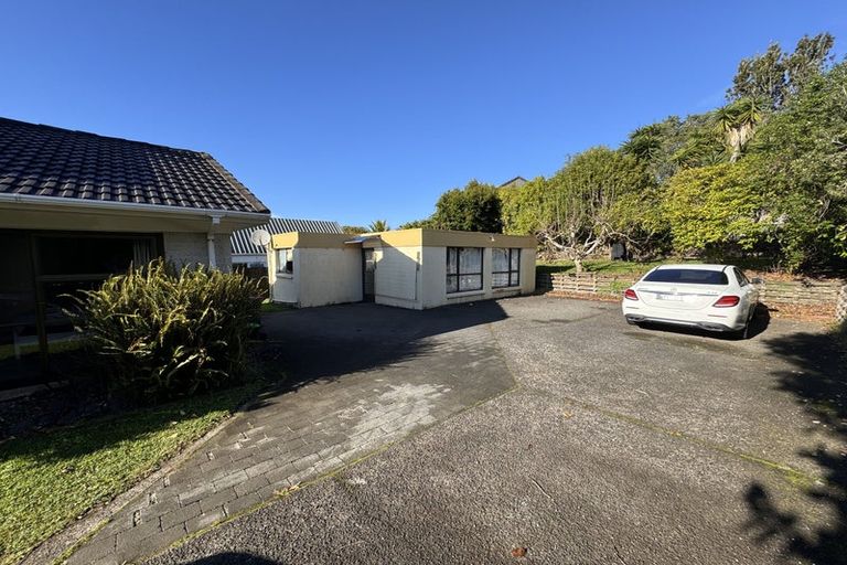 Photo of property in 18 King Richard Place, Browns Bay, Auckland, 0630