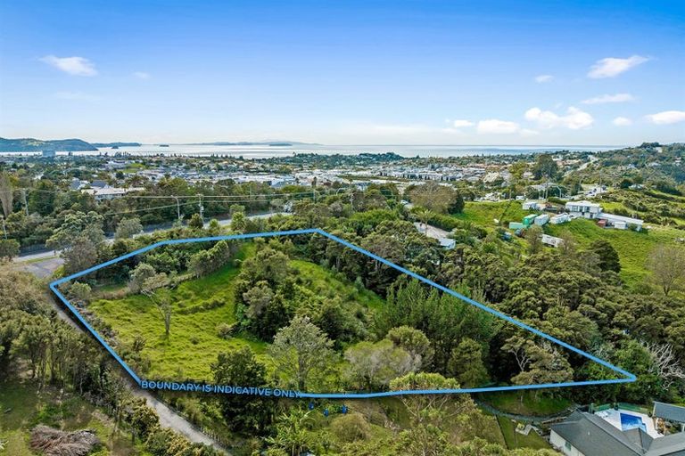 Photo of property in 9b Whangaparaoa Road, Red Beach, 0932