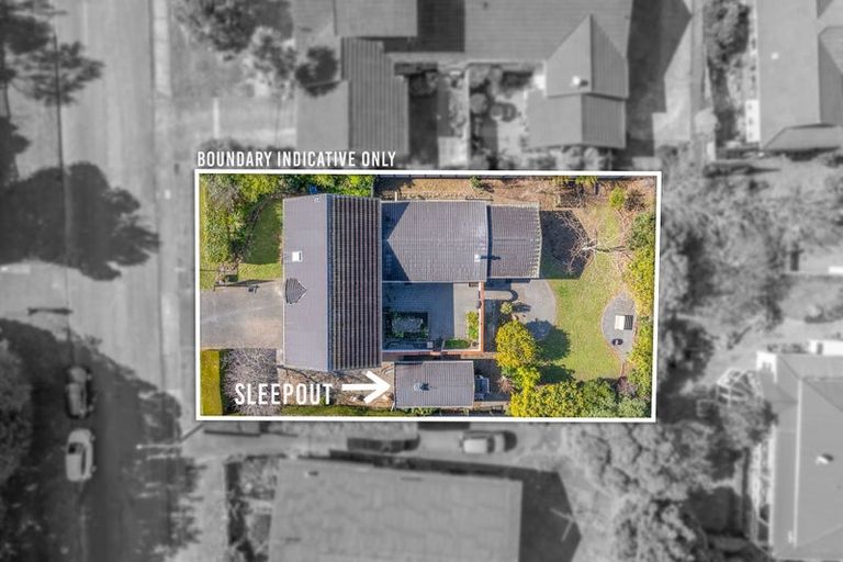 Photo of property in 10 Kakariki Grove, Waikanae, 5036