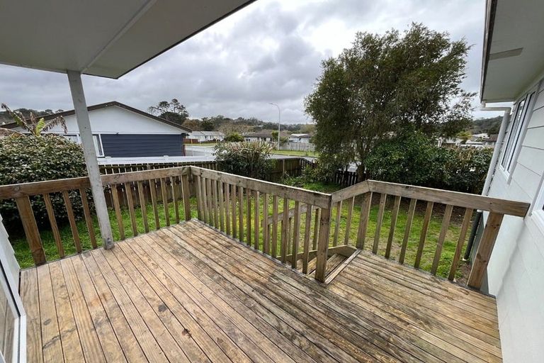 Photo of property in 1/220 Waitemata Drive, Ranui, Auckland, 0612