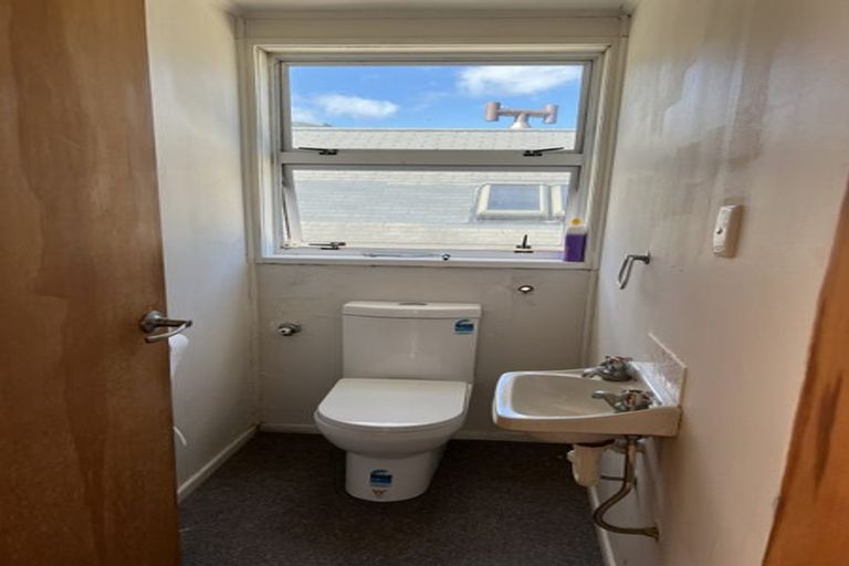 Photo of property in 24 Pukatea Street, Eastbourne, Lower Hutt, 5013