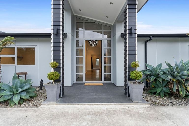 Photo of property in 51 Waikawa Beach Road, Manakau, Levin, 5573