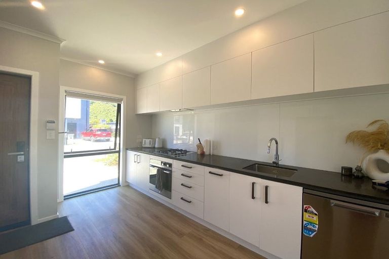 Photo of property in 6 Gloaming Lane, Wallaceville, Upper Hutt, 5018