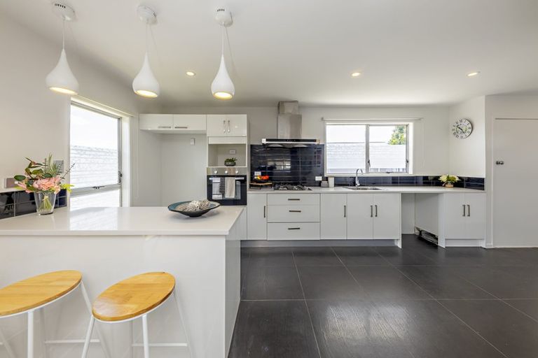 Photo of property in 3 Sandrine Avenue, Clover Park, Auckland, 2019
