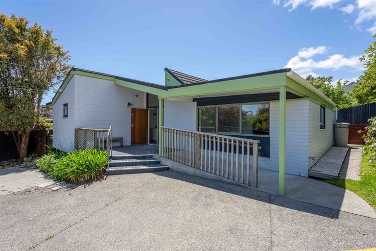 Photo of property in 15 Ruru Street, Waikanae, 5036