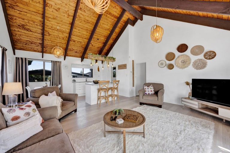 Photo of property in 9 Pohutukawa Drive, Opunake, 4616