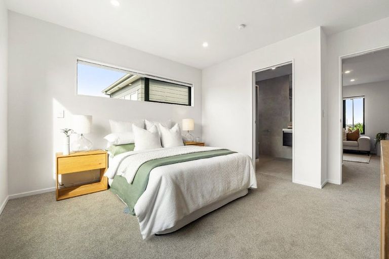 Photo of property in 2 Park Green Avenue, Rosehill, Papakura, 2113