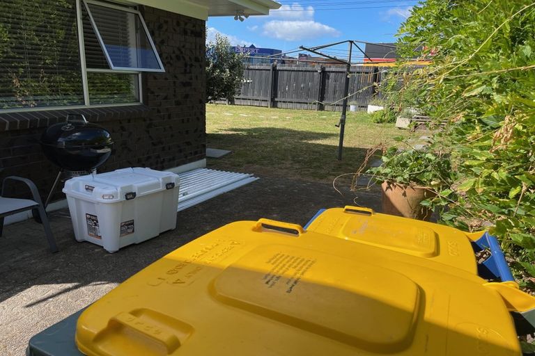 Photo of property in 1/2 Palm Court Drive, Glen Eden, Auckland, 0602