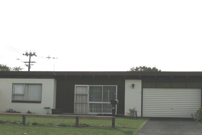 Photo of property in 2a Edwards Avenue, Henderson, Auckland, 0610
