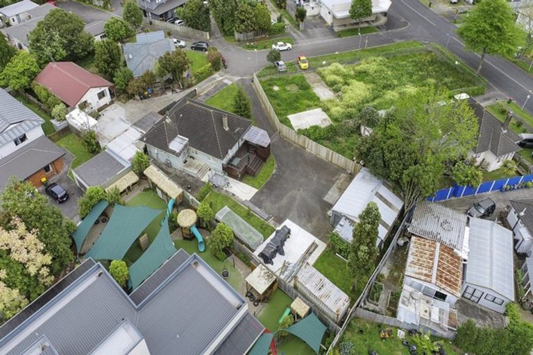 Photo of property in 1 Williams Place, Fairfield, Hamilton, 3214