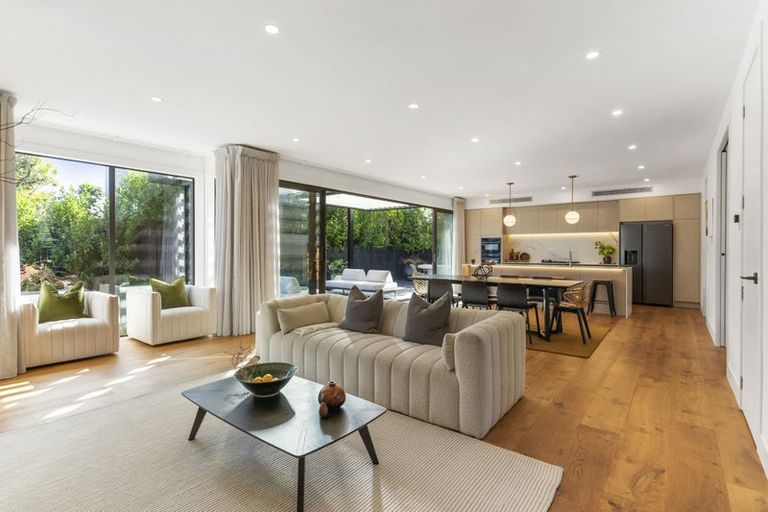 Photo of property in 21 Oscar Road, Greenhithe, Auckland, 0632