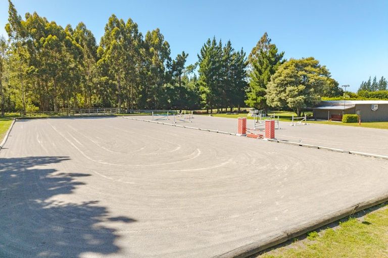 Photo of property in 32 Scarlet Oak Drive, West Melton, Christchurch, 7676