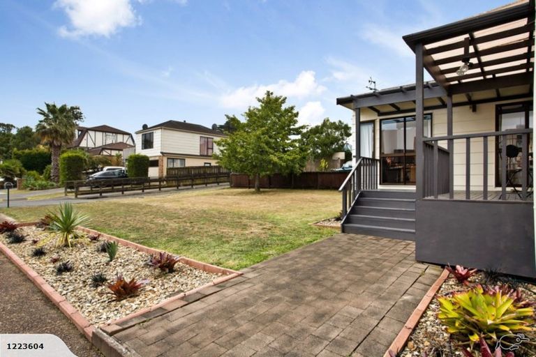 Photo of property in 5 Tadley Court, Goodwood Heights, Auckland, 2105