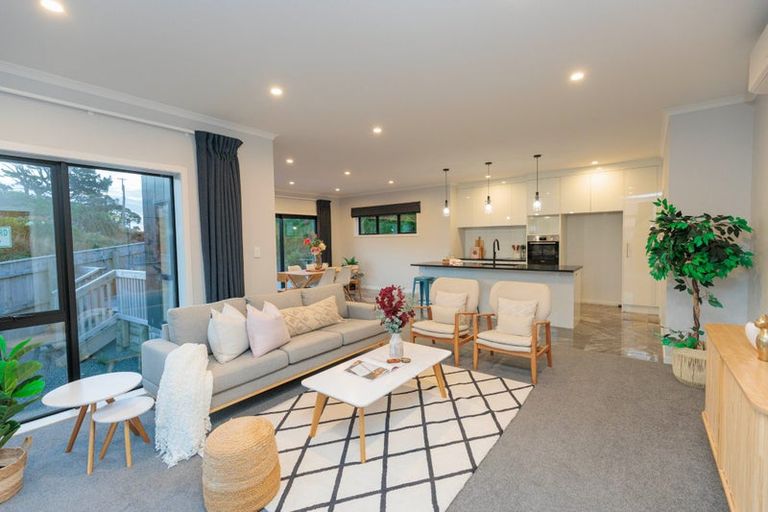 Photo of property in 46 Domett Street, Newlands, Wellington, 6037