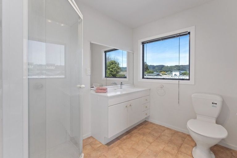 Photo of property in 22 Granville Street, Silverstream, Upper Hutt, 5019