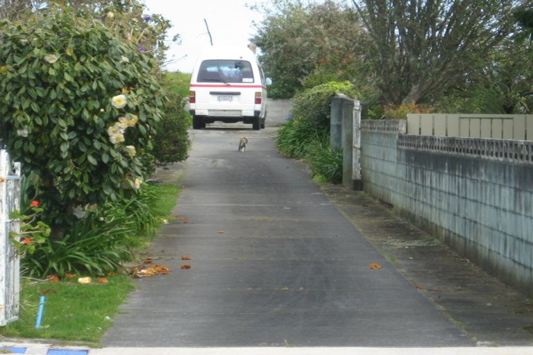 Photo of property in 120 Pioneer Road, Moturoa, New Plymouth, 4310