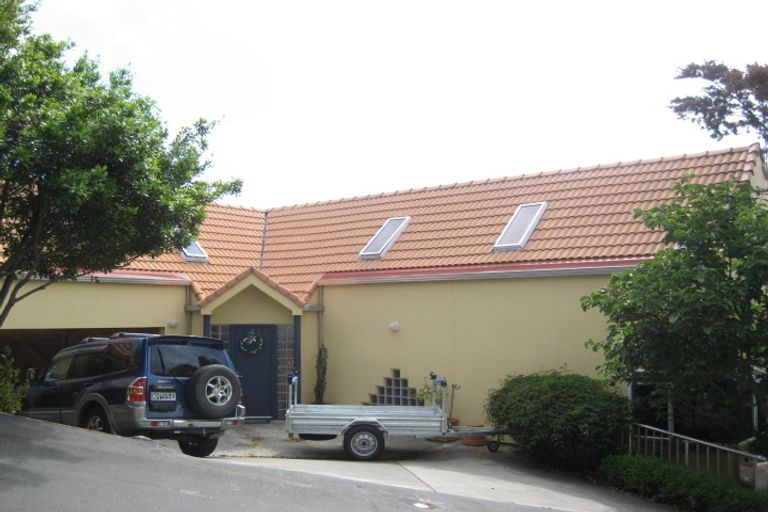 Photo of property in 15 Inverness Lane, Redcliffs, Christchurch, 8081