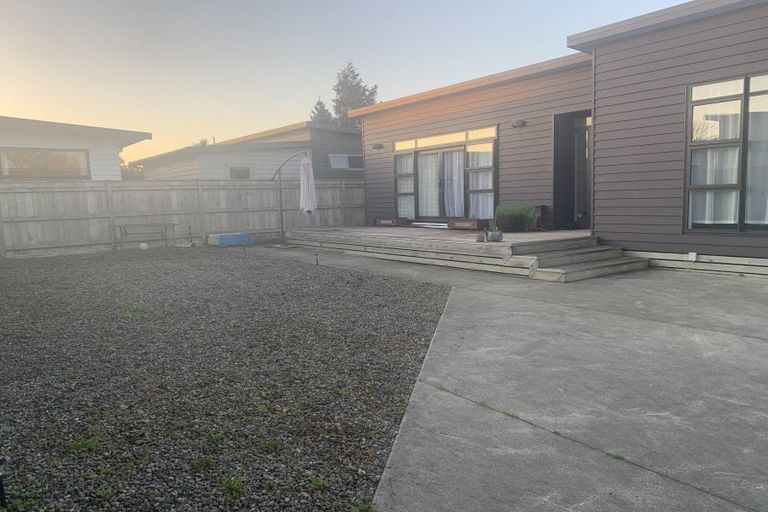 Photo of property in 48 Exeter Crescent, Takaro, Palmerston North, 4412