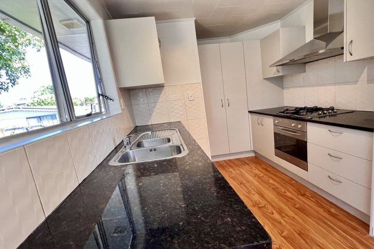 Photo of property in 32 Casuarina Road, Half Moon Bay, Auckland, 2012