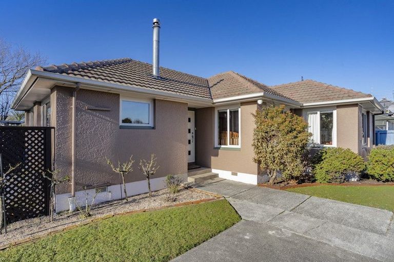 Photo of property in 61 Evesham Crescent, Spreydon, Christchurch, 8024