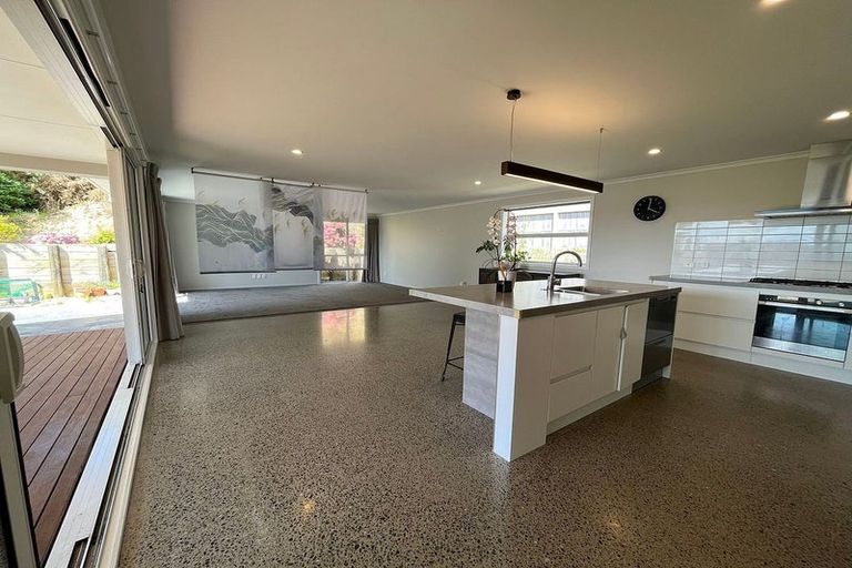 Photo of property in 18 Banks Boulevard, Whitby, Porirua, 5024