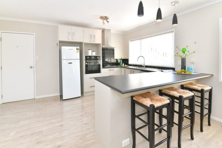 Photo of property in 2/24 Tamariki Avenue, Kelston, Auckland, 0602