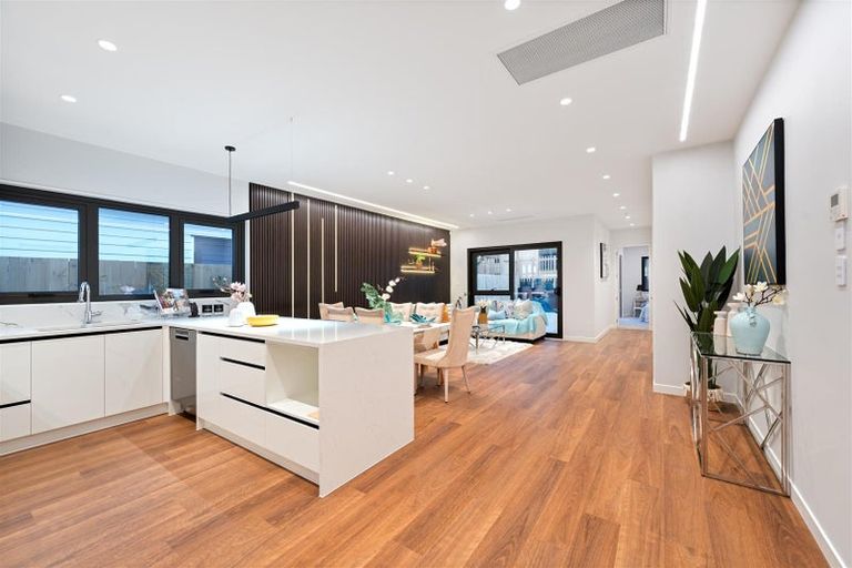 Photo of property in 25 Whakairo Crescent, Gulf Harbour, Whangaparaoa, 0930