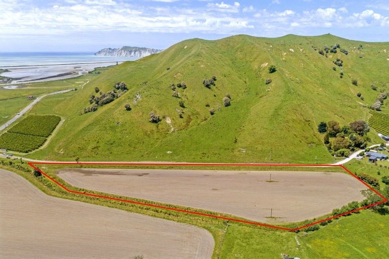 Photo of property in 1266 Wharerata Road, Muriwai, Gisborne, 4072