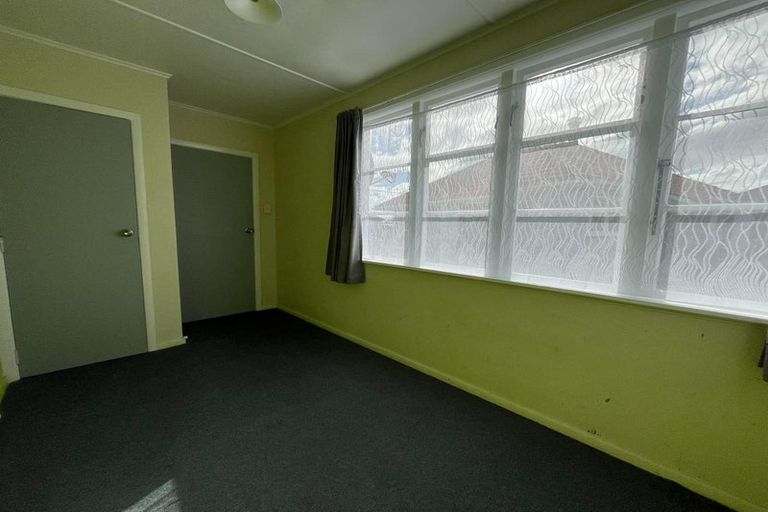 Photo of property in 18 Goldsmith Crescent, Levin, 5510