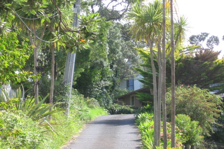 Photo of property in 16a The Esplanade, Castor Bay, Auckland, 0620